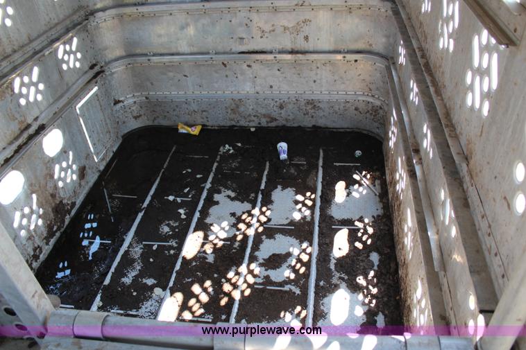 image for item G5346 1986 Wilson 48' cattle pot trailer