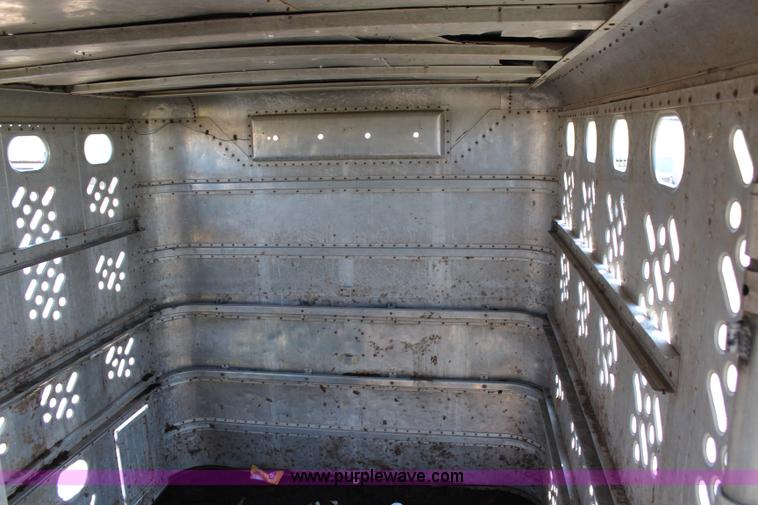 image for item G5346 1986 Wilson 48' cattle pot trailer