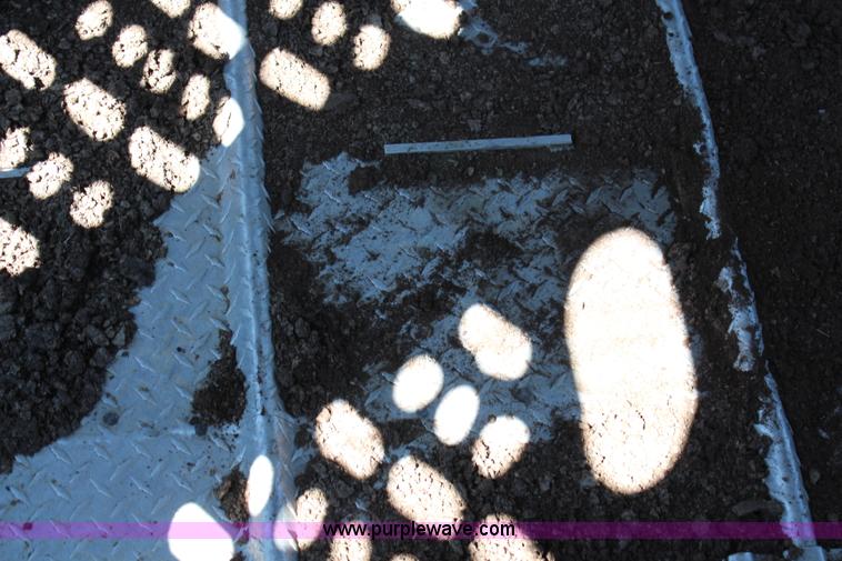 image for item G5346 1986 Wilson 48' cattle pot trailer