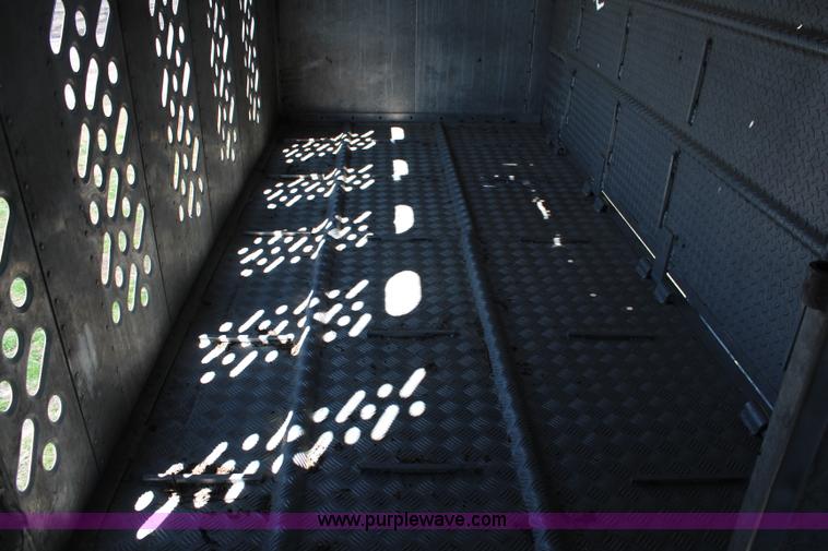 image for item G5346 1986 Wilson 48' cattle pot trailer