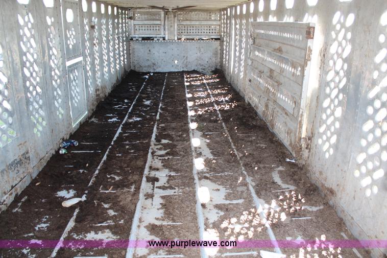 image for item G5346 1986 Wilson 48' cattle pot trailer