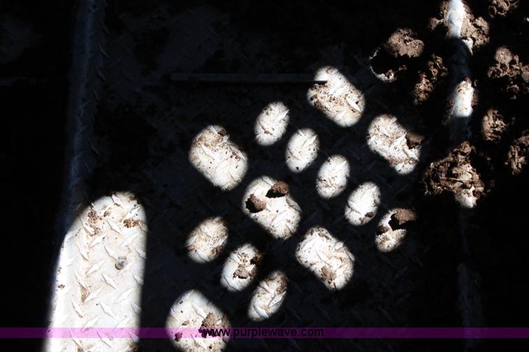 image for item G5346 1986 Wilson 48' cattle pot trailer