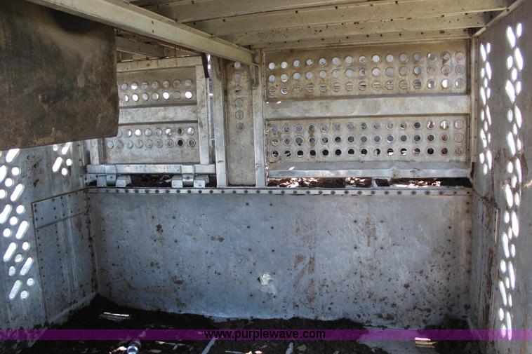 image for item G5346 1986 Wilson 48' cattle pot trailer