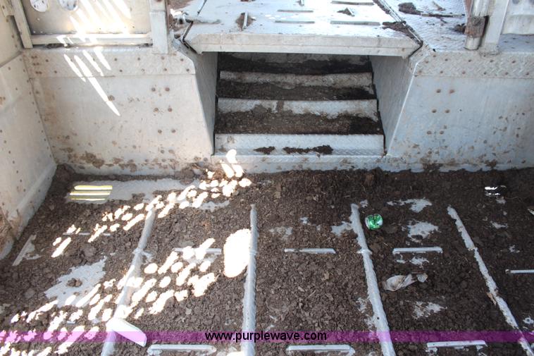 image for item G5346 1986 Wilson 48' cattle pot trailer