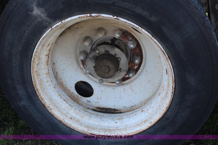 image for item G5346 1986 Wilson 48' cattle pot trailer