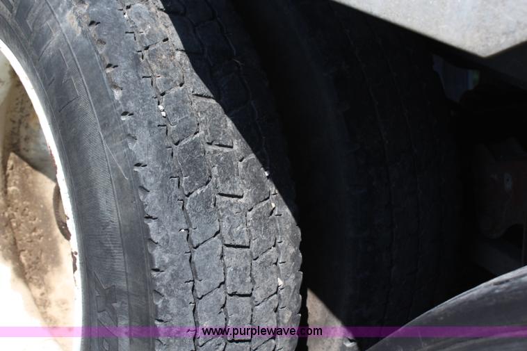 image for item G5346 1986 Wilson 48' cattle pot trailer