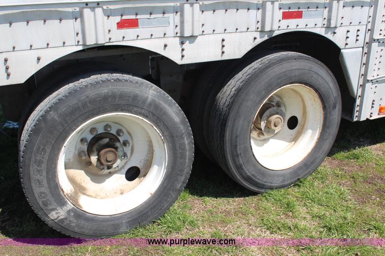 image for item G5346 1986 Wilson 48' cattle pot trailer