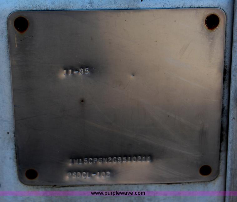 image for item G5346 1986 Wilson 48' cattle pot trailer