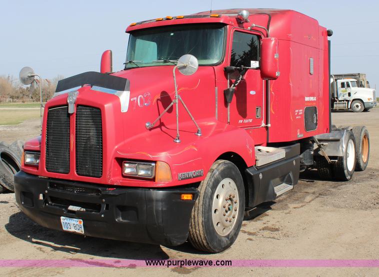 image for item G5357 1995 Kenworth T600 semi truck