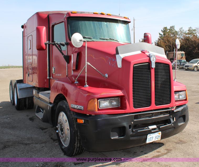 image for item G5357 1995 Kenworth T600 semi truck