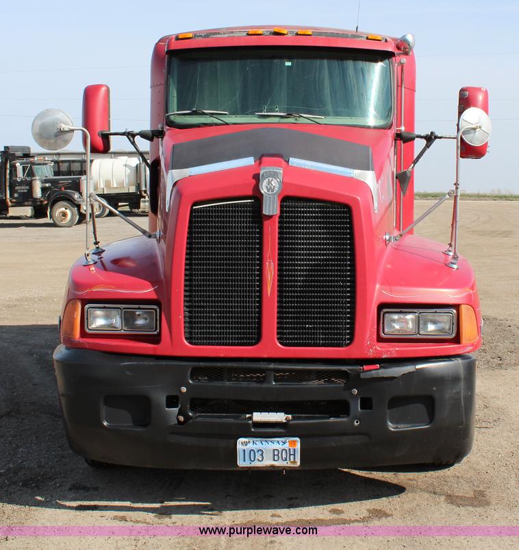 image for item G5357 1995 Kenworth T600 semi truck