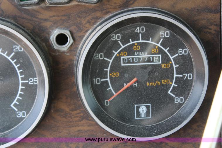 image for item G5357 1995 Kenworth T600 semi truck