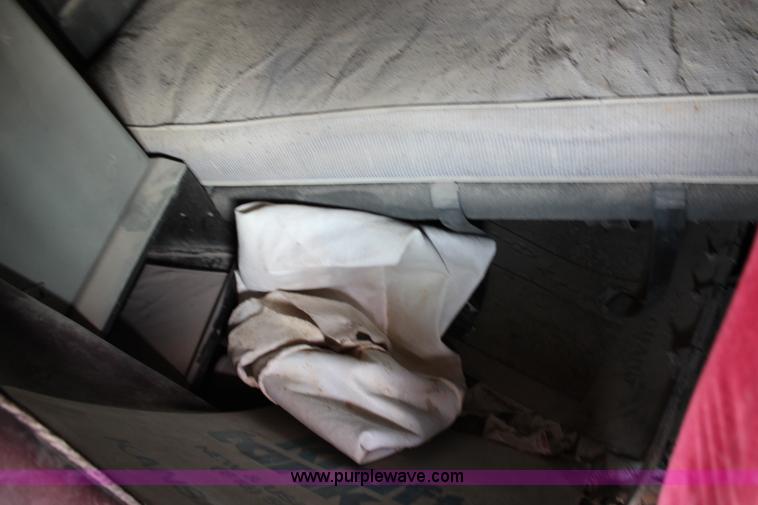 image for item G5357 1995 Kenworth T600 semi truck