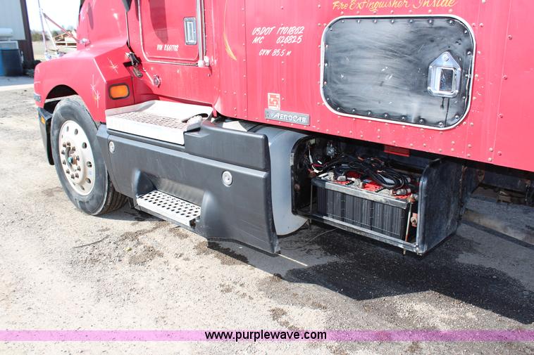 image for item G5357 1995 Kenworth T600 semi truck