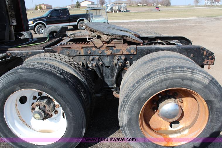 image for item G5357 1995 Kenworth T600 semi truck