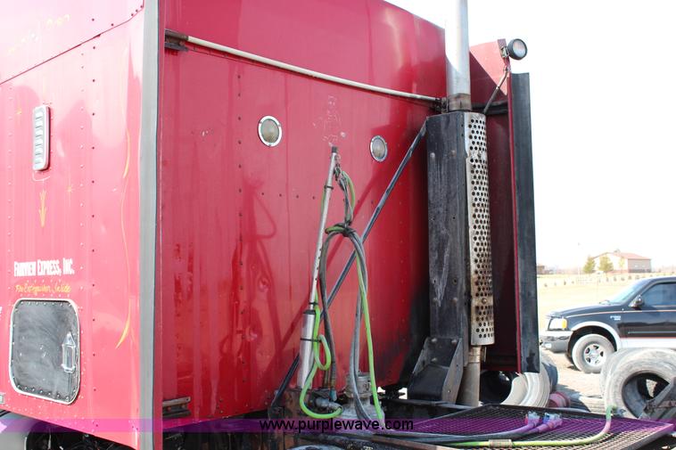 image for item G5357 1995 Kenworth T600 semi truck