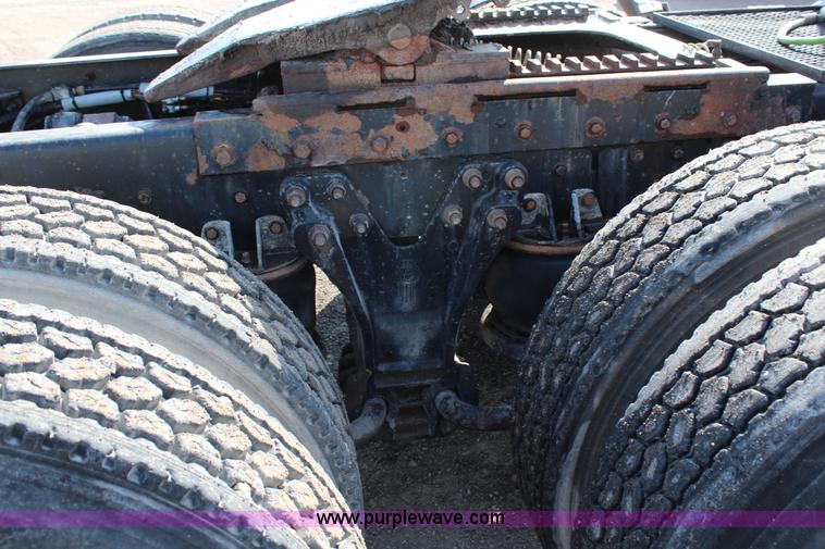 image for item G5357 1995 Kenworth T600 semi truck