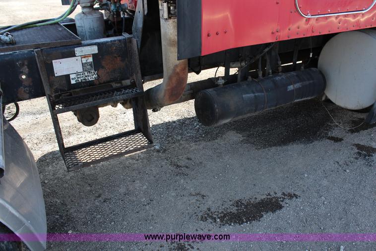 image for item G5357 1995 Kenworth T600 semi truck