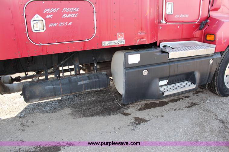 image for item G5357 1995 Kenworth T600 semi truck