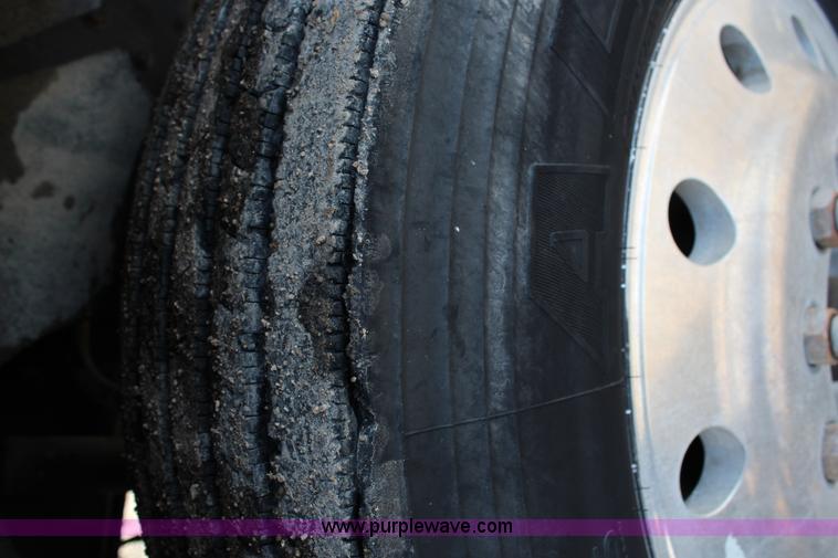 image for item G5357 1995 Kenworth T600 semi truck