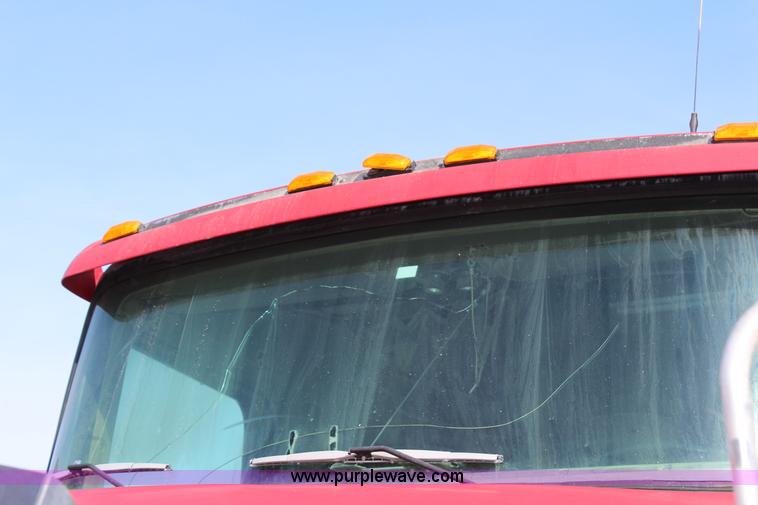 image for item G5357 1995 Kenworth T600 semi truck