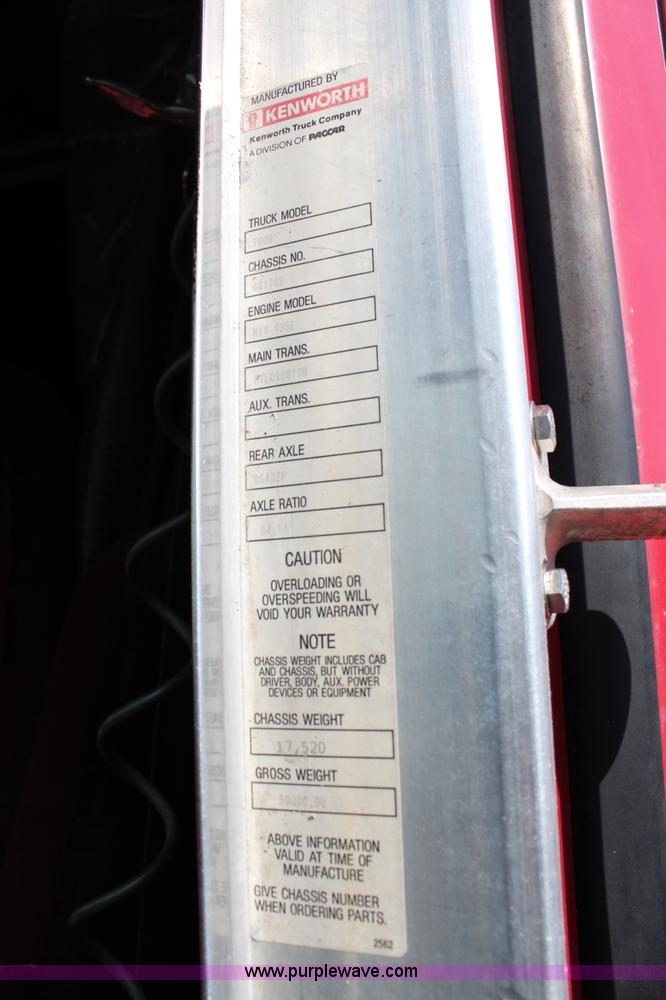 image for item G5357 1995 Kenworth T600 semi truck