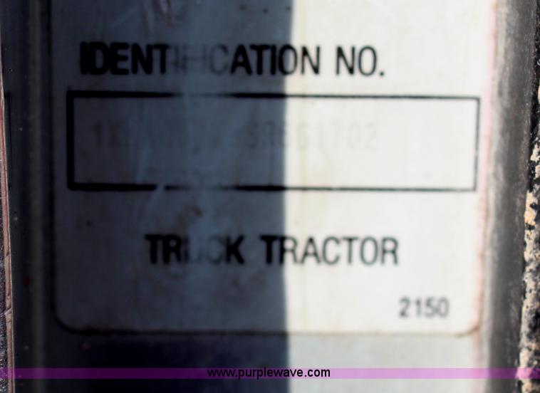 image for item G5357 1995 Kenworth T600 semi truck