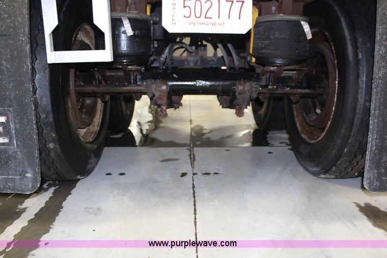 image for item G5359 1992 Timpte double hopper grain trailer