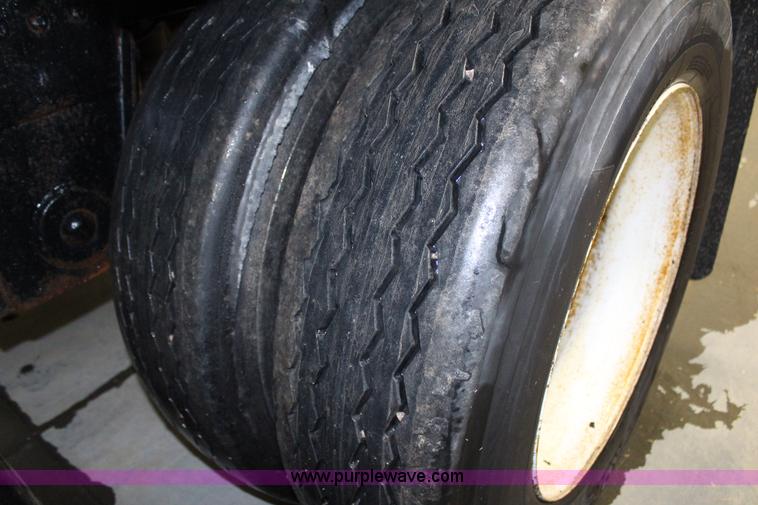 image for item G5359 1992 Timpte double hopper grain trailer