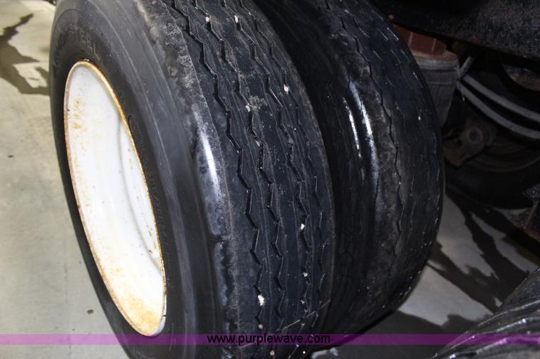 image for item G5359 1992 Timpte double hopper grain trailer