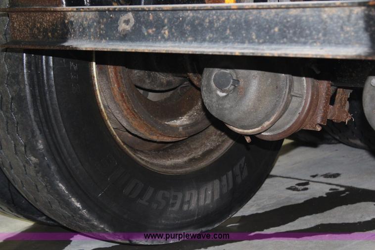 image for item G5359 1992 Timpte double hopper grain trailer