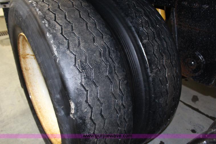 image for item G5359 1992 Timpte double hopper grain trailer