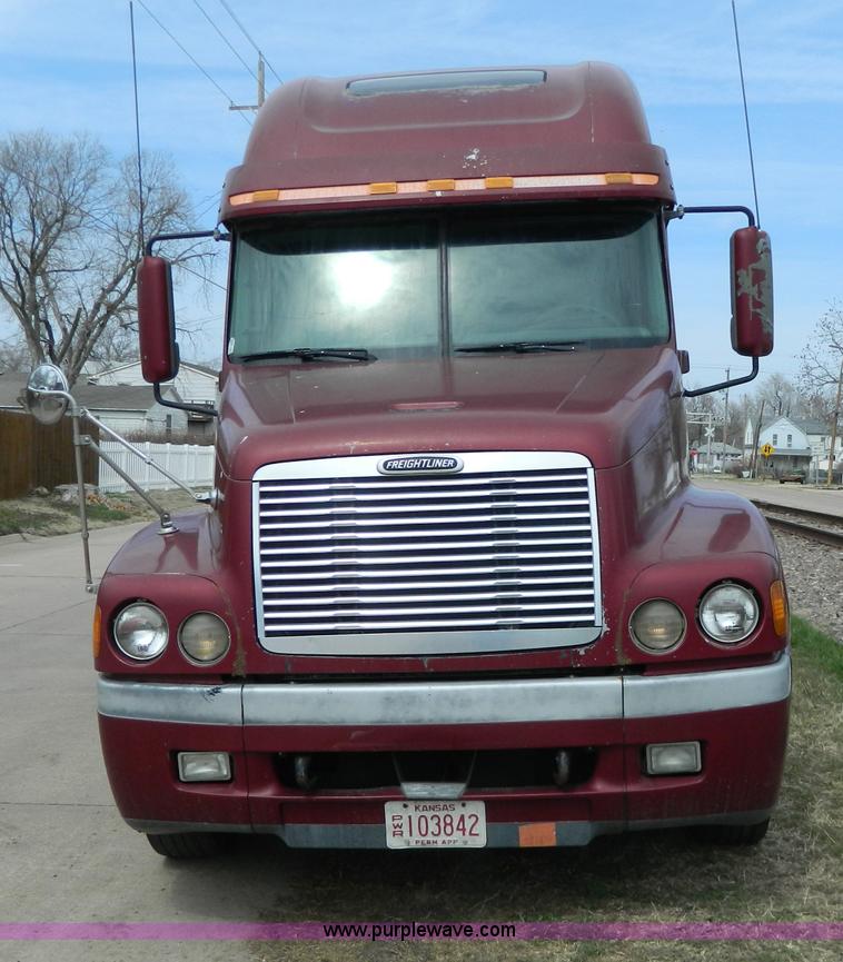 image for item G7823 2000 Freightliner Century Classic semi truck