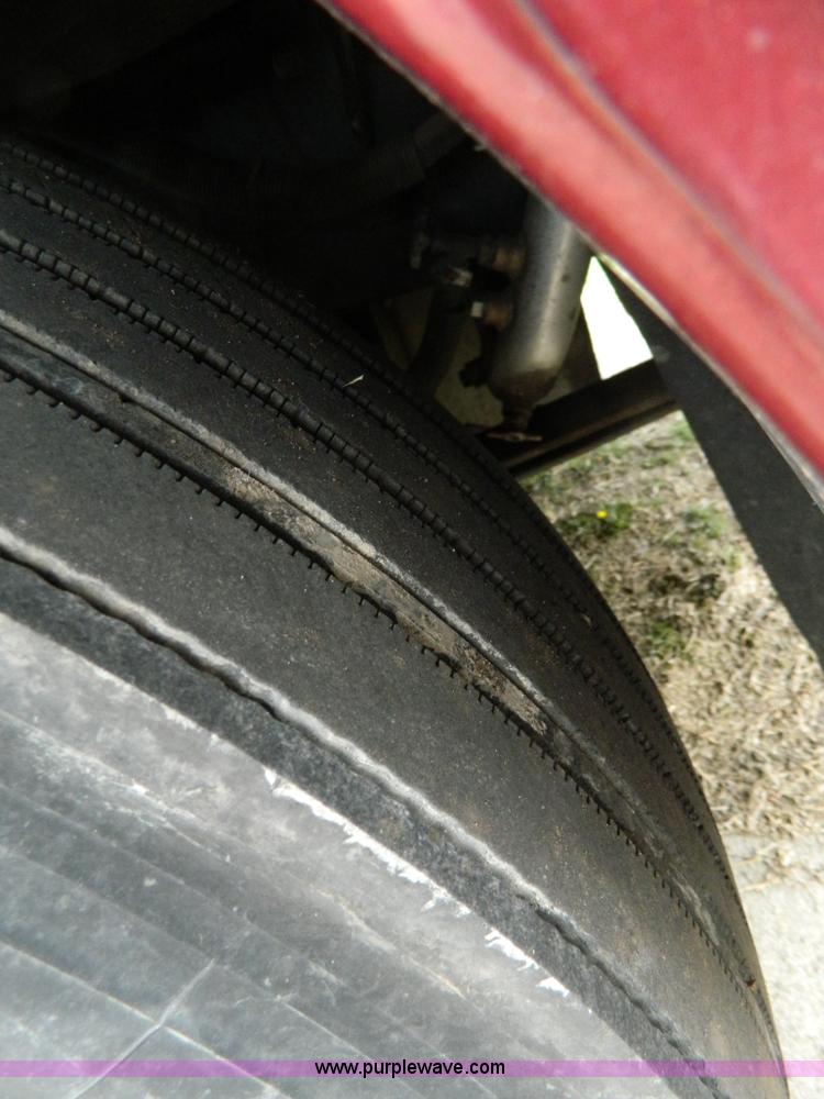 image for item G7823 2000 Freightliner Century Classic semi truck