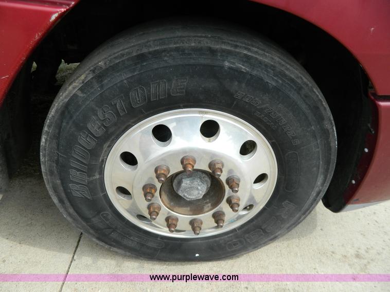 image for item G7823 2000 Freightliner Century Classic semi truck