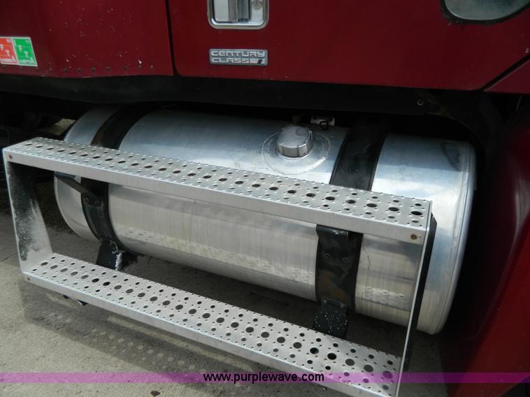 image for item G7823 2000 Freightliner Century Classic semi truck