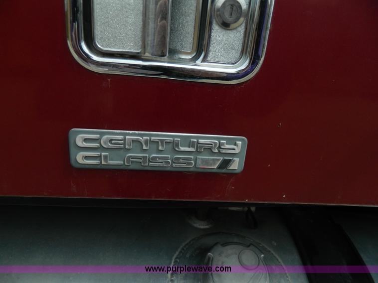 image for item G7823 2000 Freightliner Century Classic semi truck