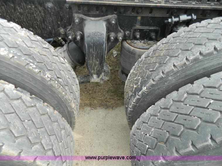 image for item G7823 2000 Freightliner Century Classic semi truck