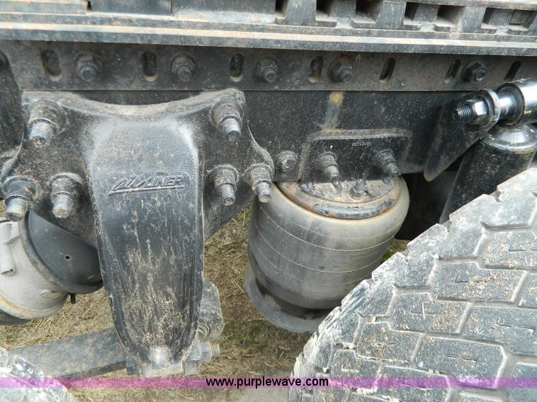 image for item G7823 2000 Freightliner Century Classic semi truck