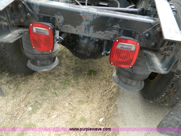 image for item G7823 2000 Freightliner Century Classic semi truck