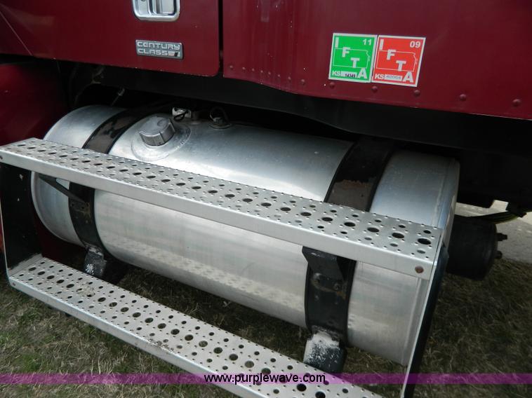 image for item G7823 2000 Freightliner Century Classic semi truck