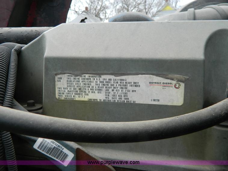 image for item G7823 2000 Freightliner Century Classic semi truck