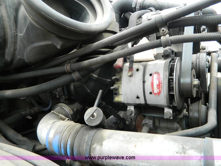 image for item G7823 2000 Freightliner Century Classic semi truck