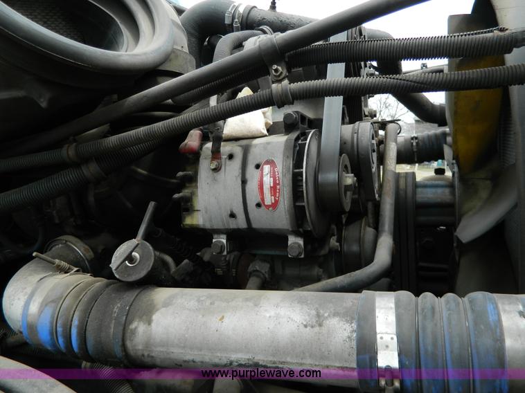 image for item G7823 2000 Freightliner Century Classic semi truck