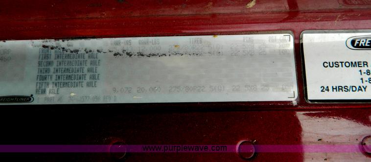 image for item G7823 2000 Freightliner Century Classic semi truck