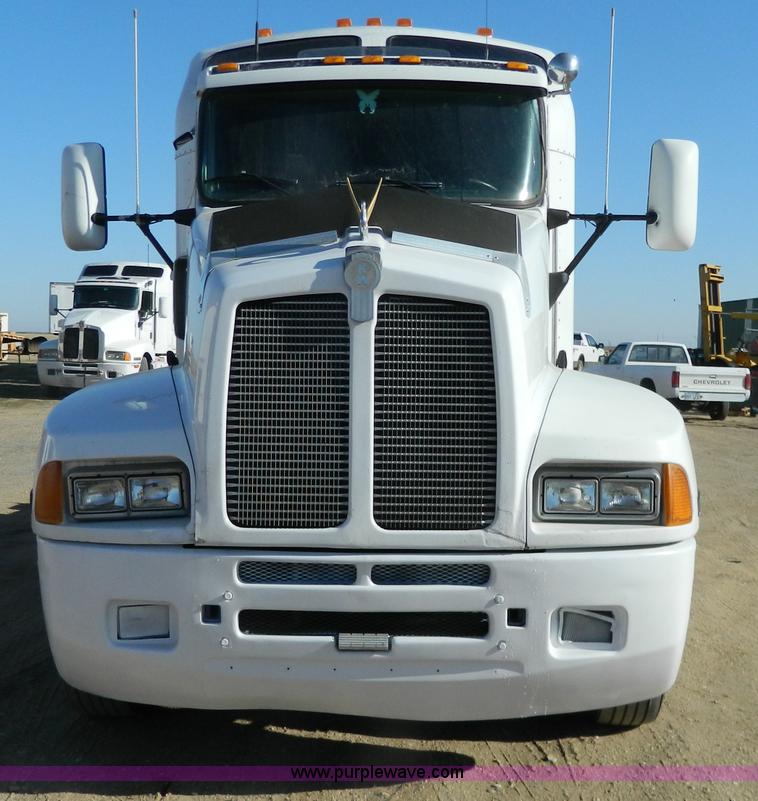 image for item G7828 1997 Kenworth T600 AeroCab semi truck