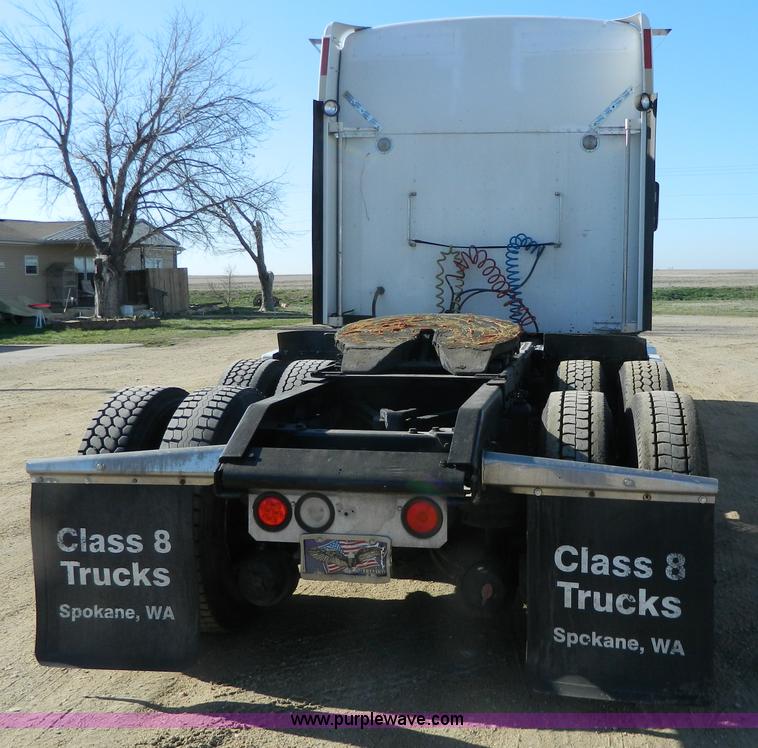 image for item G7828 1997 Kenworth T600 AeroCab semi truck