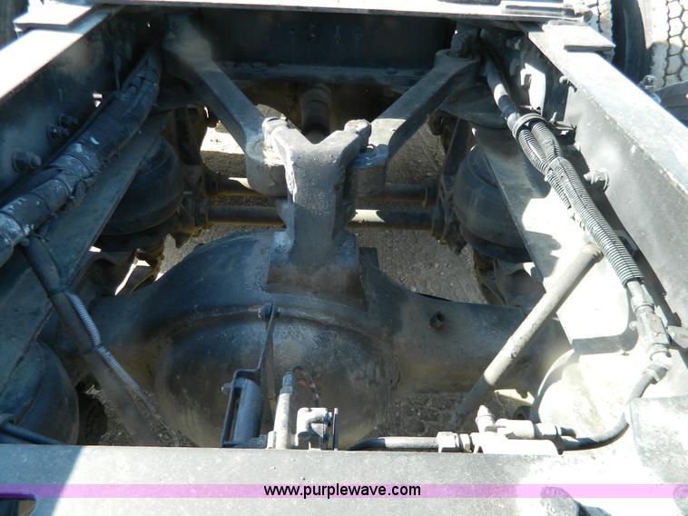 image for item G7828 1997 Kenworth T600 AeroCab semi truck