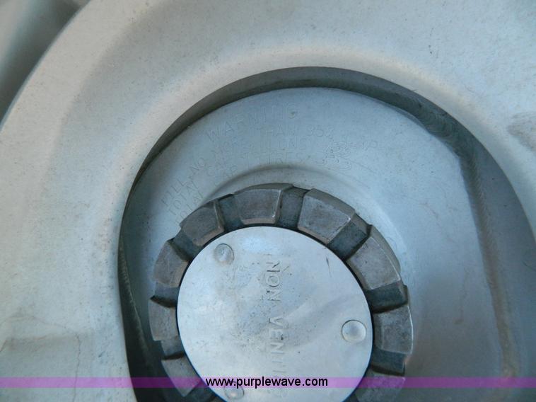 image for item G7828 1997 Kenworth T600 AeroCab semi truck