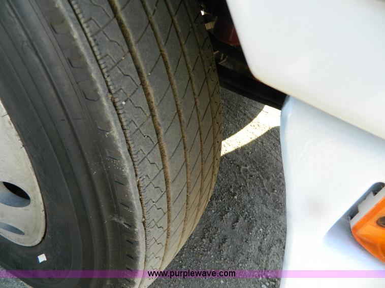 image for item G7828 1997 Kenworth T600 AeroCab semi truck